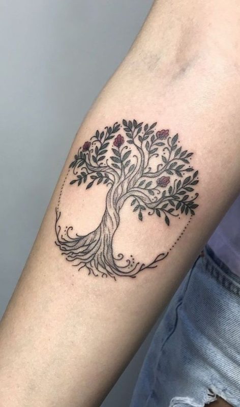 Tatouage arbre généalogique : 42 Idées & Significations 13