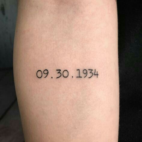 32 Tatouages date de naissance discrets & originaux 16