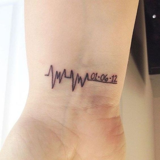 32 Tatouages date de naissance discrets & originaux 17