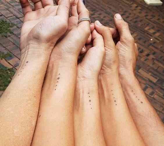 Tatouage Minimaliste Famille : Les 18 Significations 17