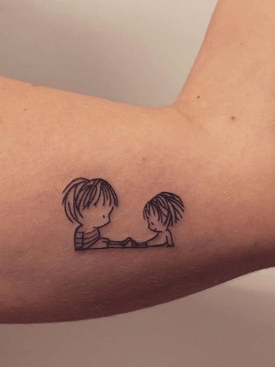 Tatouage Minimaliste Famille : Les 18 Significations 8