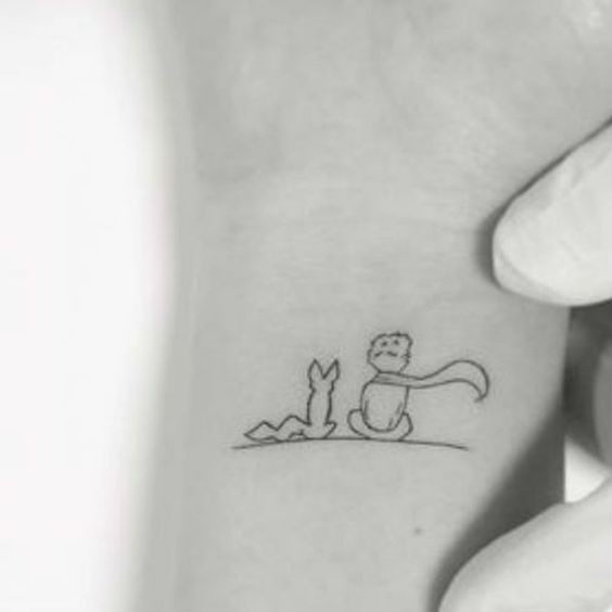 Tatouage Minimaliste Famille : Les 18 Significations 10