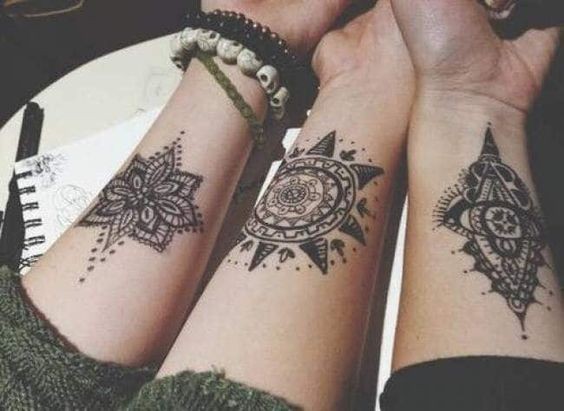 Tatouages amis : 65 dessins avec lesquels porter votre amitié à un autre niveau 18