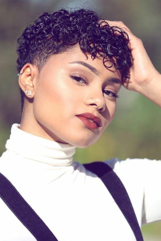 Les 23 plus belles coupes courtes pour femme noire 11