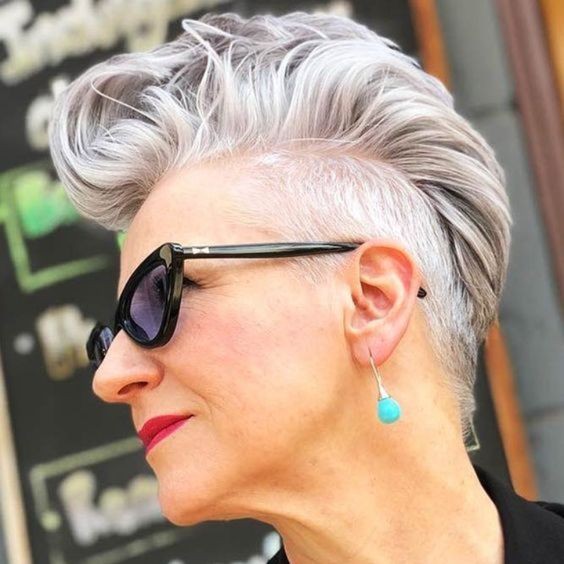 Top 60 des coupes courtes pour femme de 50 ans 21