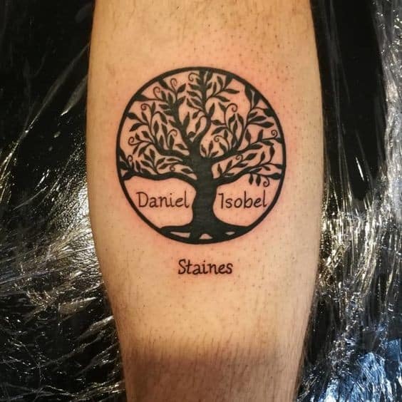 22 Tatouages arbre de vie avec prénom & Significations 17