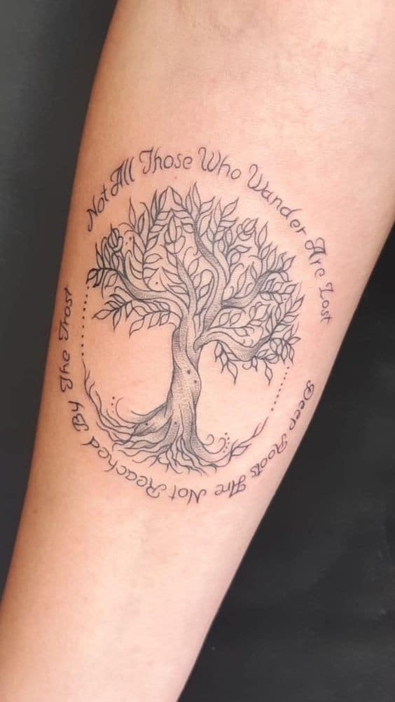 22 Tatouages arbre de vie avec prénom & Significations 7