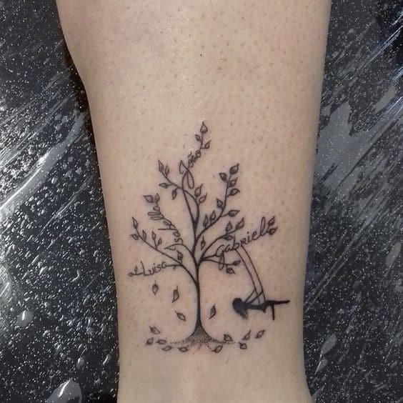 22 Tatouages arbre de vie avec prénom & Significations 10