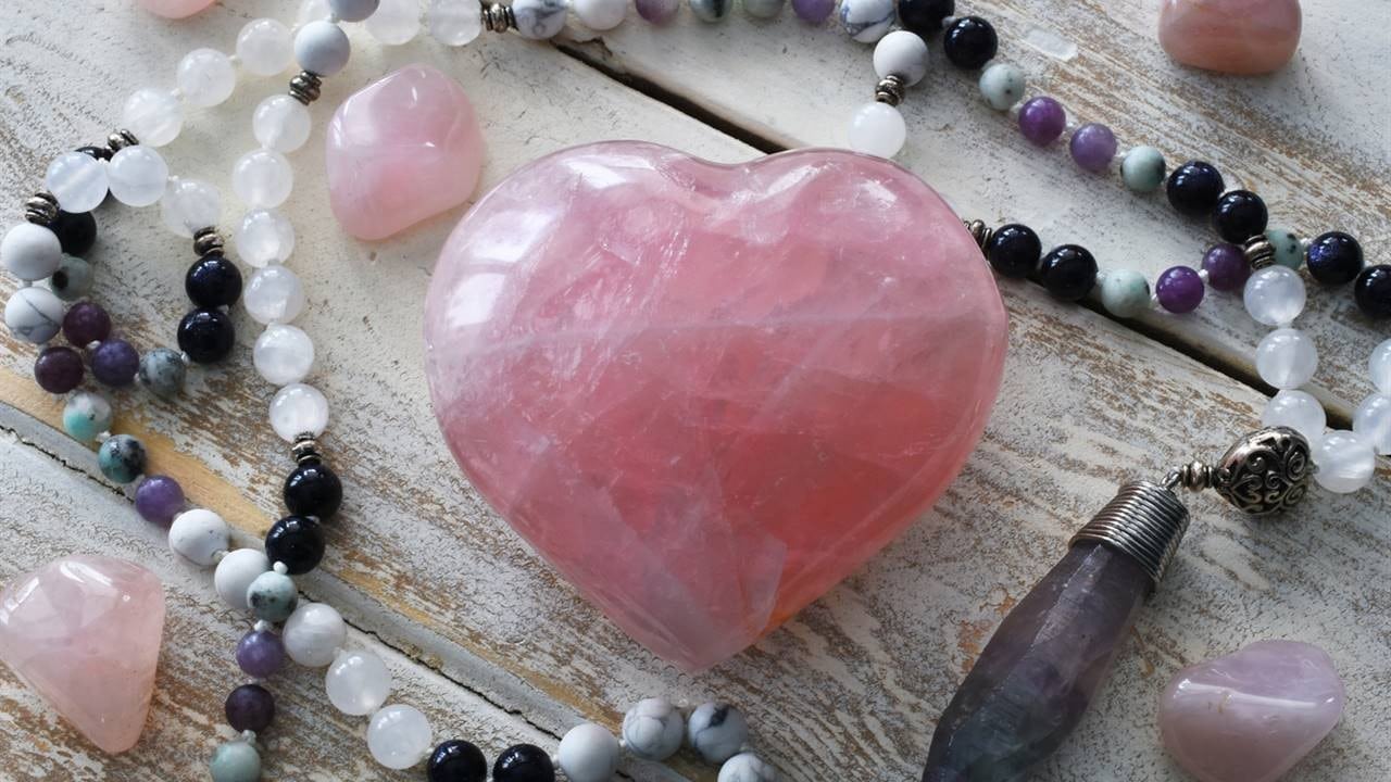 Quartz Rose - Découvrez Sa Signification Spirituelle & Interprétations Possibles 3