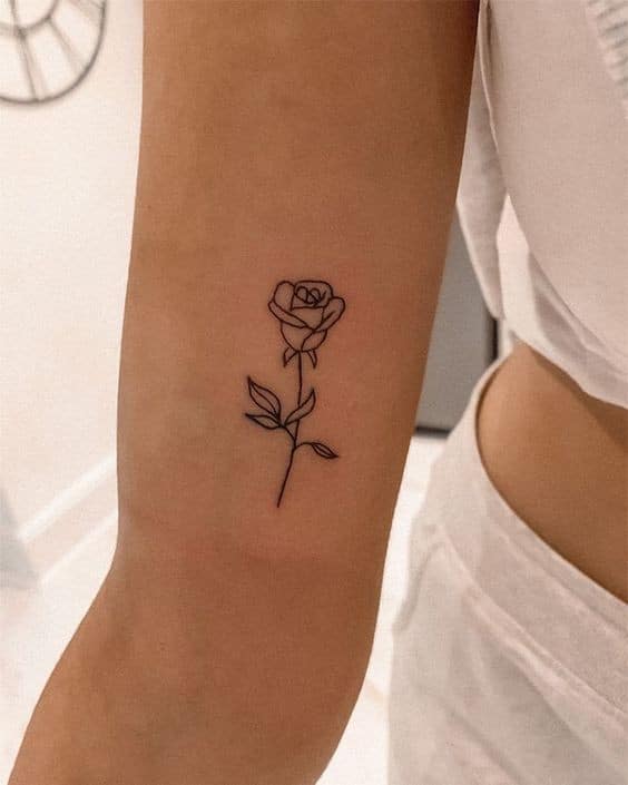 22 Tatouages minimalistes bras pour femme 11