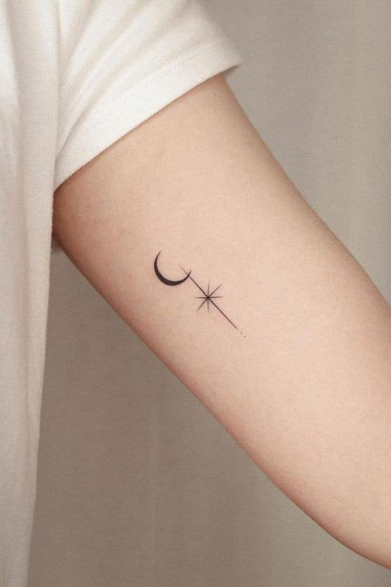 22 Tatouages minimalistes bras pour femme 16