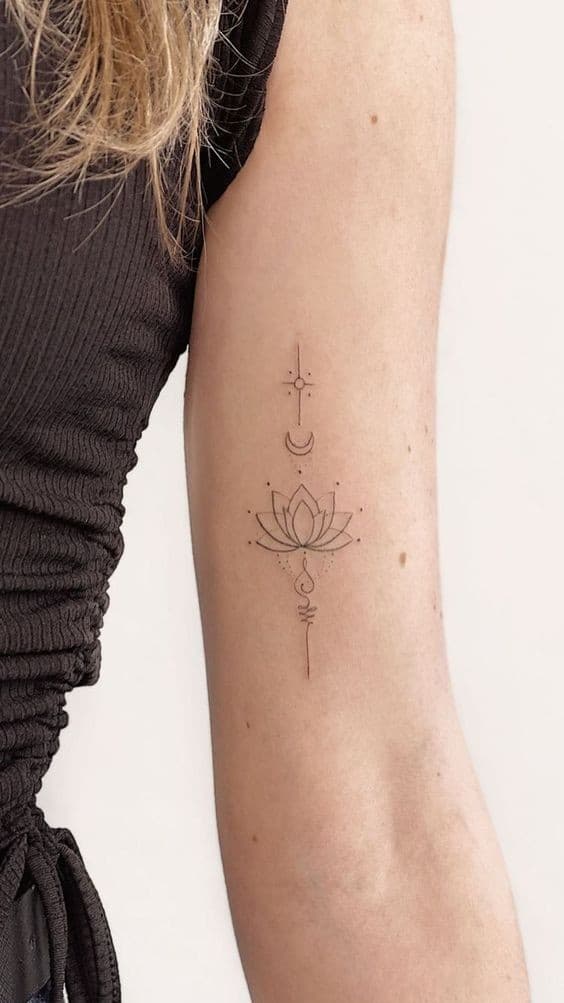 22 Tatouages minimalistes bras pour femme 17