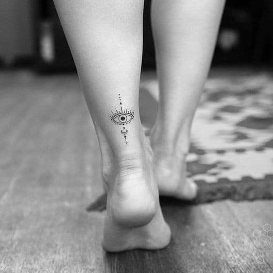 21 petits tatouages minimalistes avec de grandes significations 7