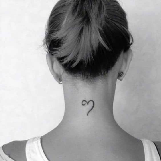 17 Styles de tatouages nuque femme & leurs significations 14