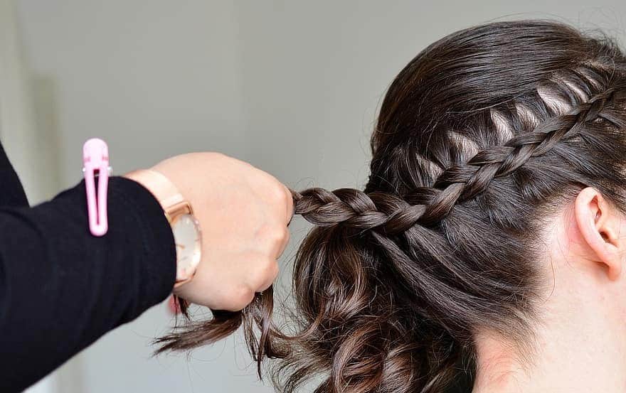 Coiffure témoin mariage : 23 top idées tendances en 2023 5