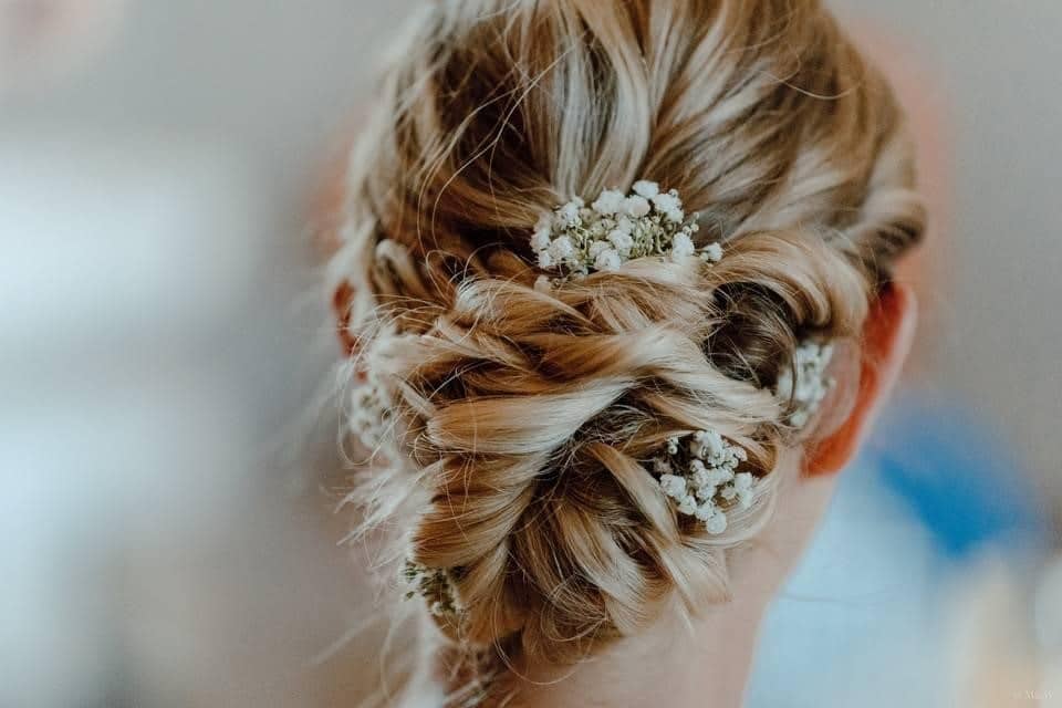 Coiffure témoin mariage : 23 top idées tendances en 2023 8