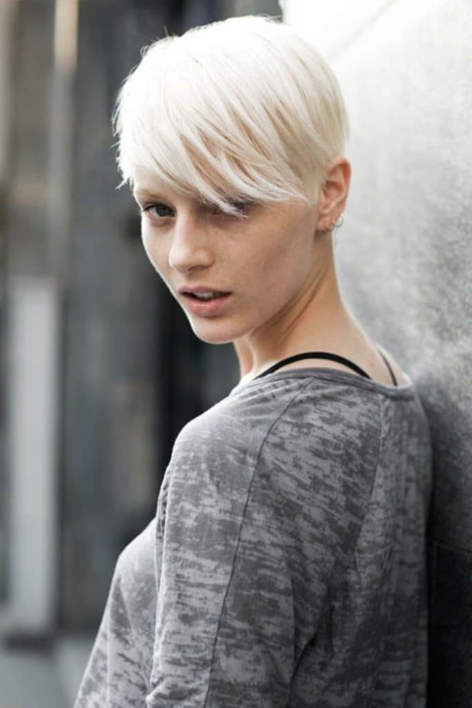 25 Couleurs de Gris pour Cheveux Court Tendances en 2023 3