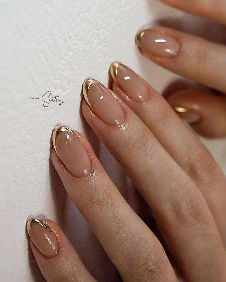 21 Idées pour décorer vos ongles dans les tons nude 2