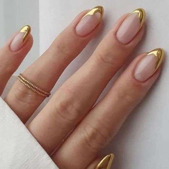 21 Idées pour décorer vos ongles dans les tons nude 12