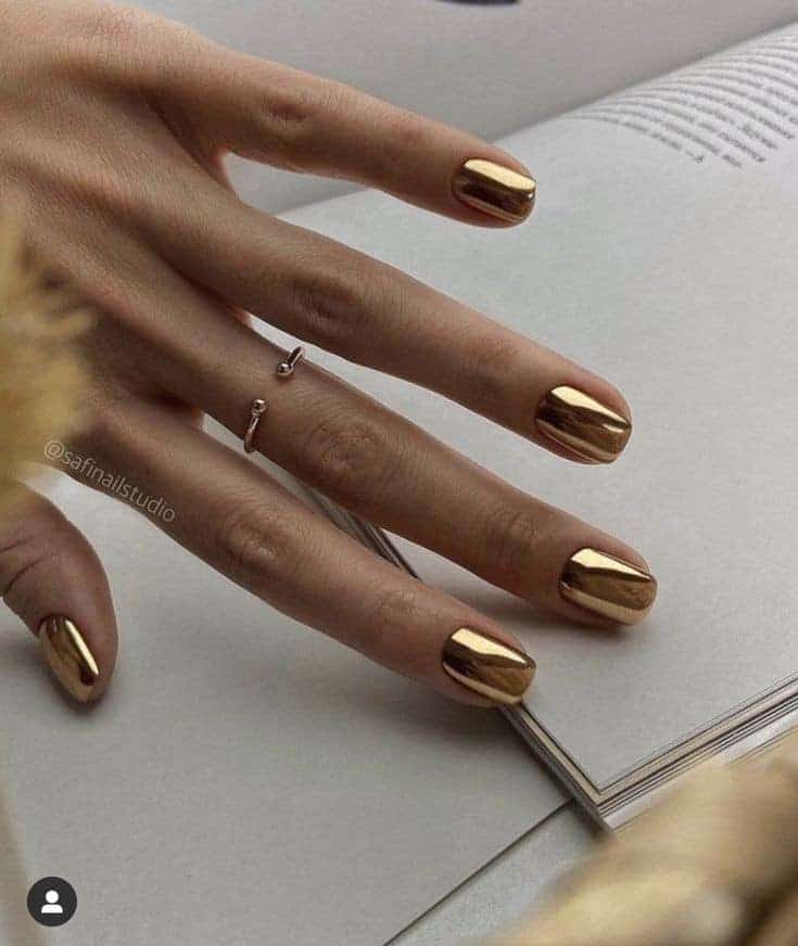 21 Idées pour décorer vos ongles dans les tons nude 13