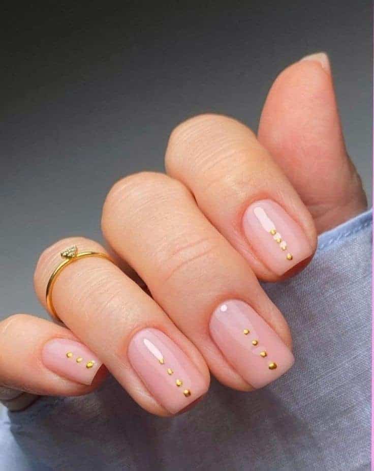 21 Idées pour décorer vos ongles dans les tons nude 16