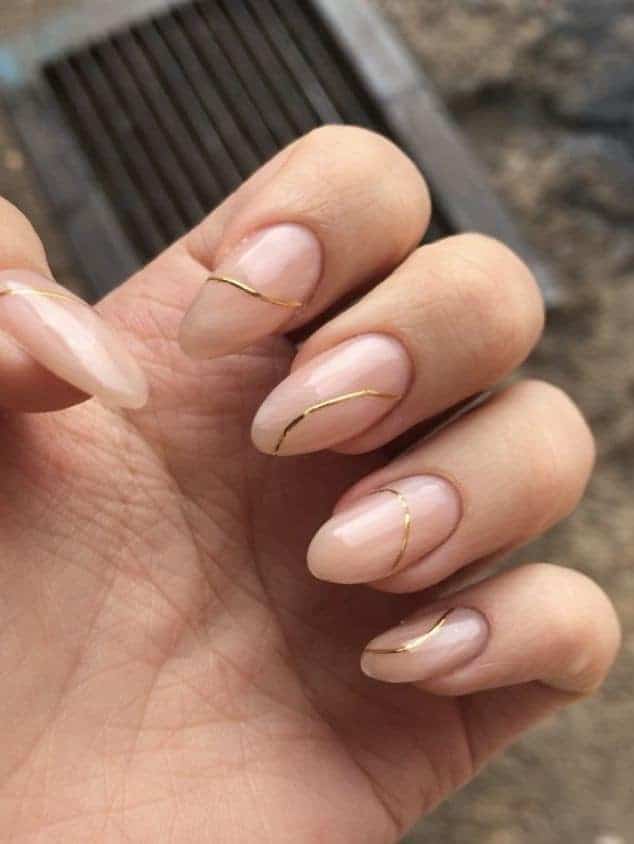 21 Idées pour décorer vos ongles dans les tons nude 17