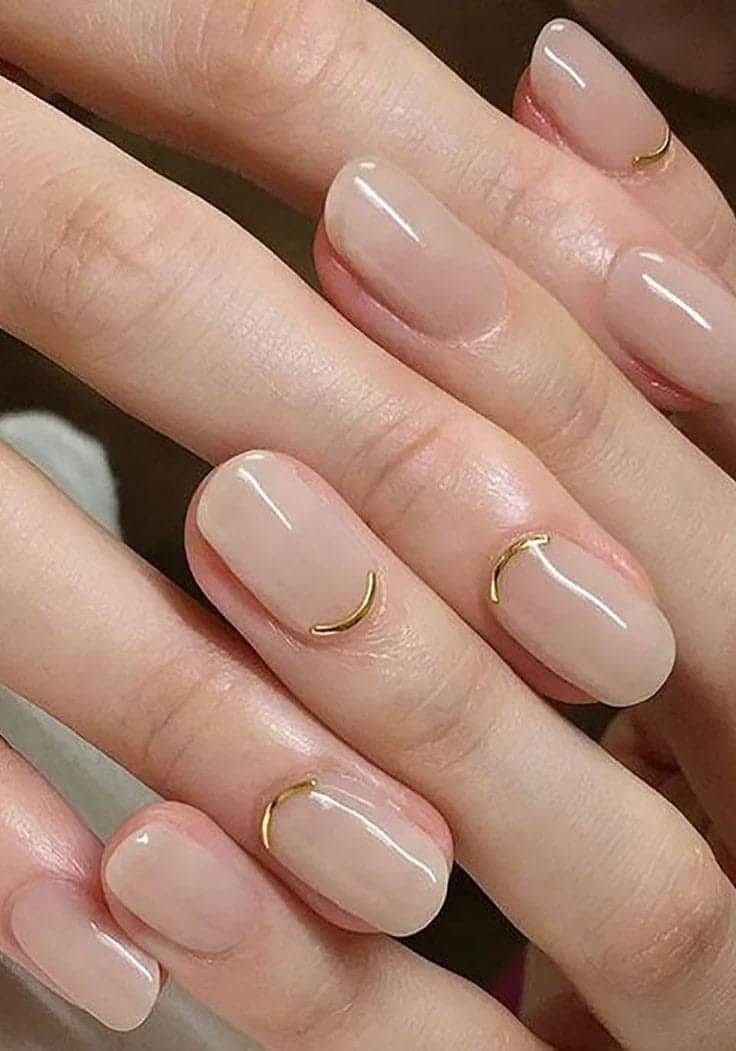 21 Idées pour décorer vos ongles dans les tons nude 8