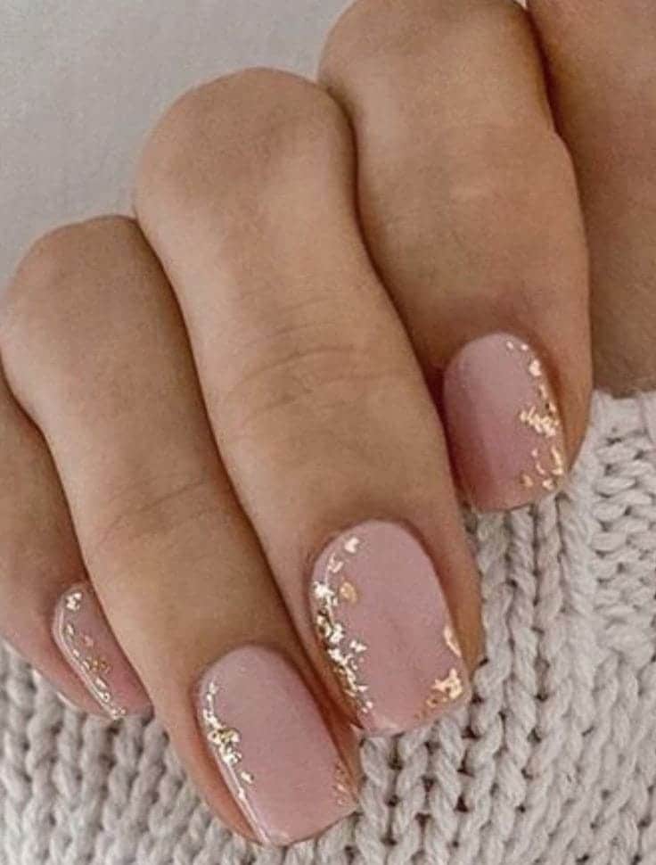 21 Idées pour décorer vos ongles dans les tons nude 10