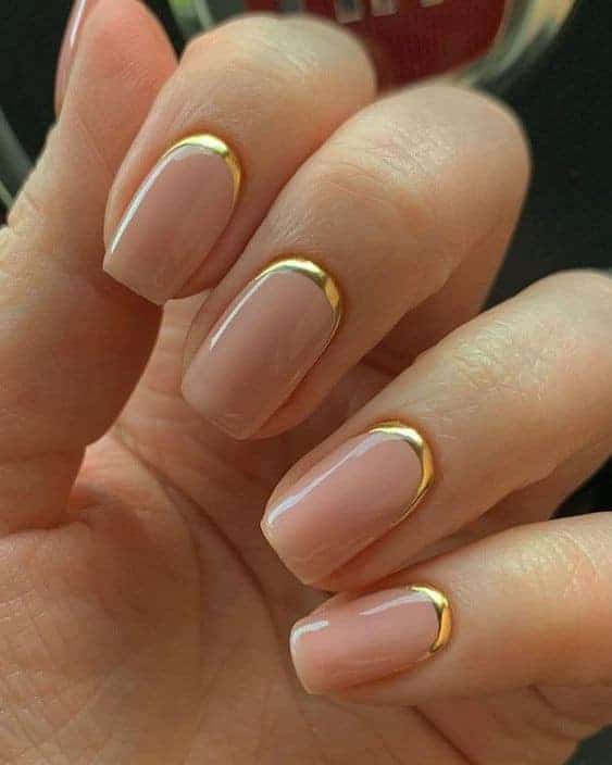 21 Idées pour décorer vos ongles dans les tons nude 1