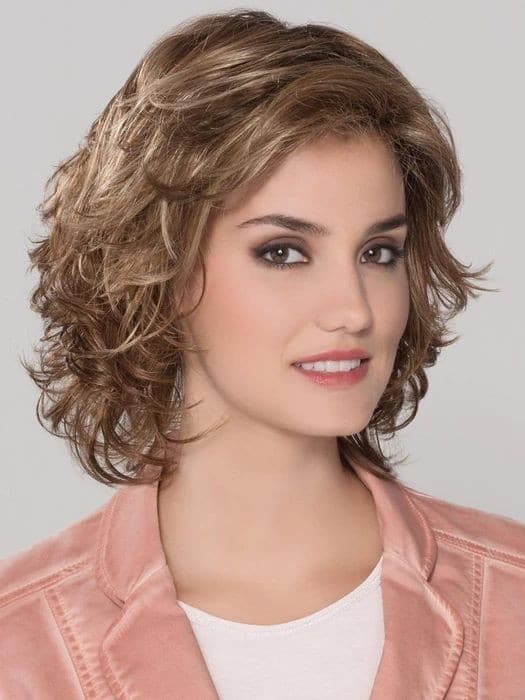 33 Coupes de cheveux femme mi-long en 2023 12