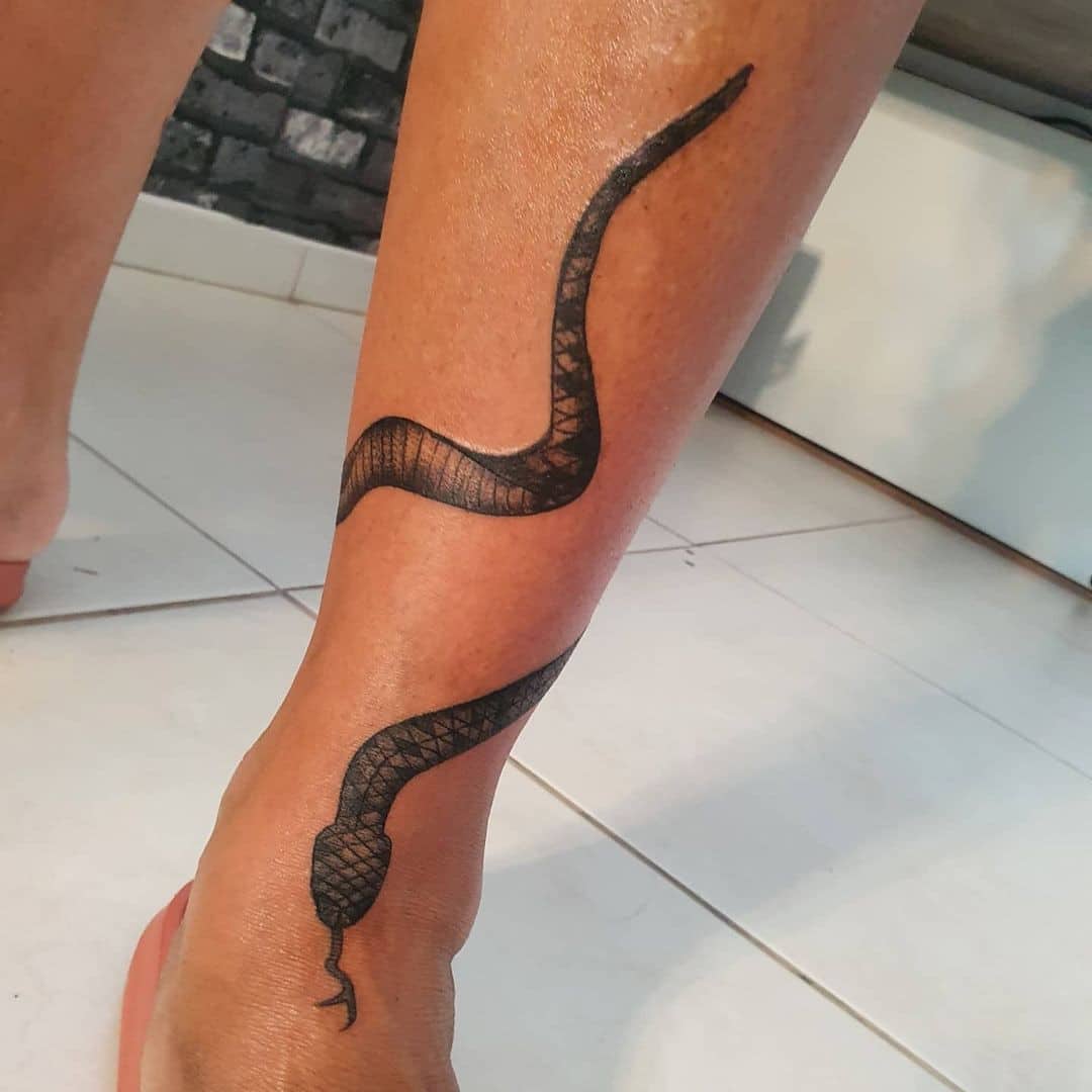 90 Tatouages de Cheville Elégants pour Exprimer Votre Style 24