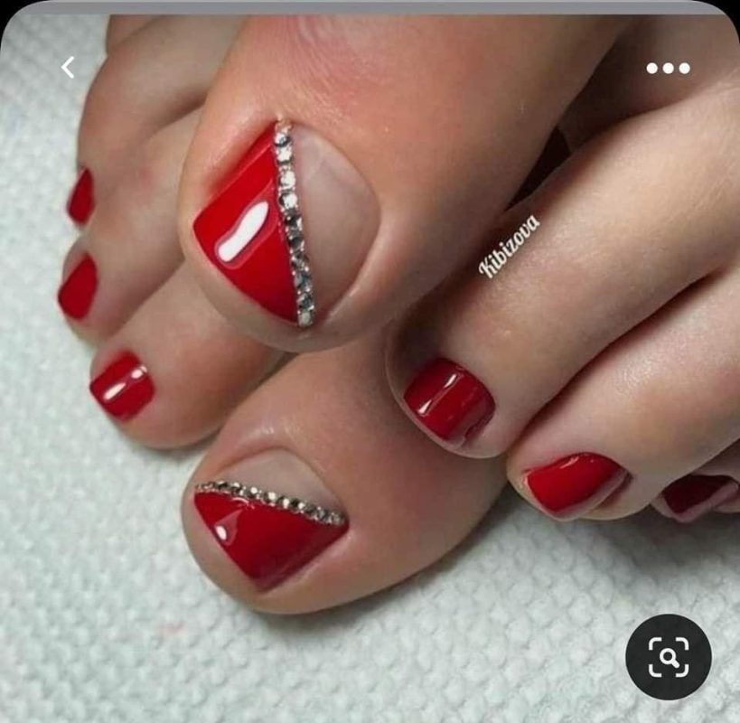 17 Idées de Pédicures Rouges Pour Embellir les Pieds 8