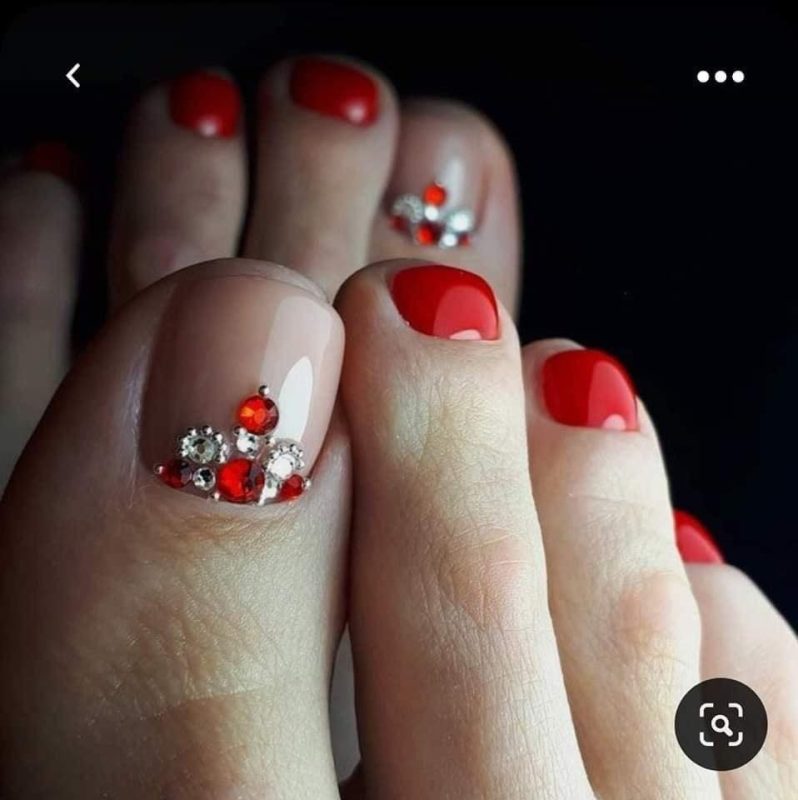 17 Idées de Pédicures Rouges Pour Embellir les Pieds 16