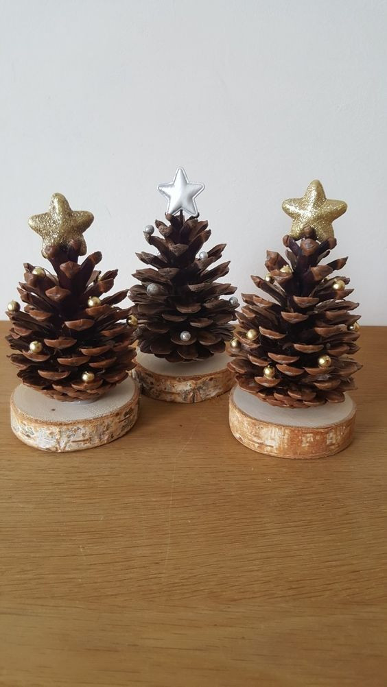 24 Déco de Noël avec De Simples Pommes de Pins 21