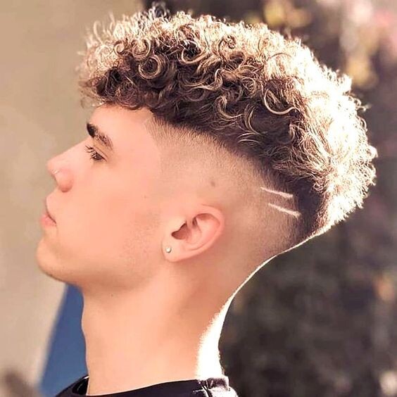 18 Top modèles de coiffures pour cheveux frisés homme 16