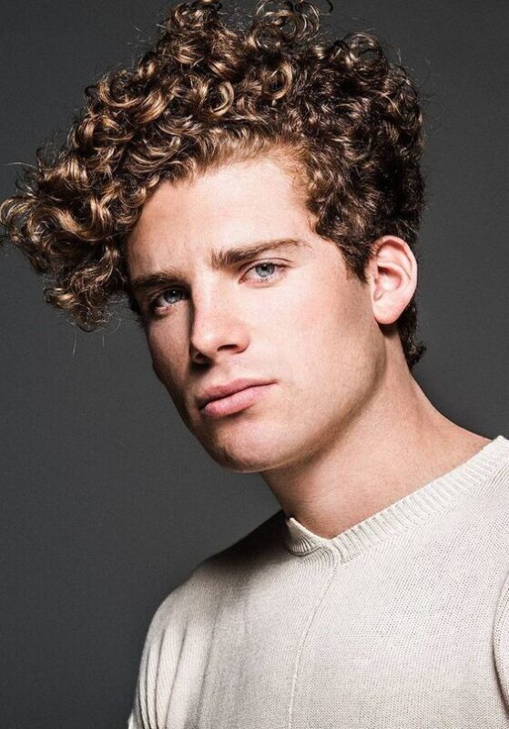 18 Top modèles de coiffures pour cheveux frisés homme 9