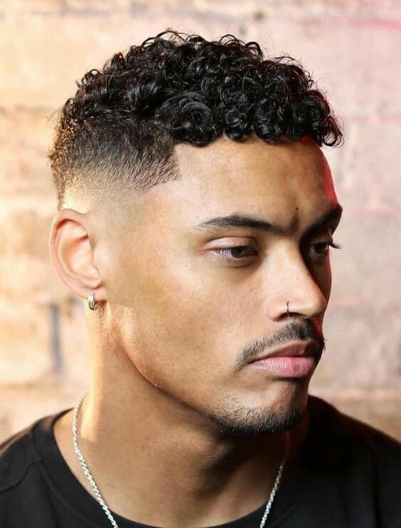 25 Coupes pour hommes aux cheveux bouclés pour un style exceptionnel 4