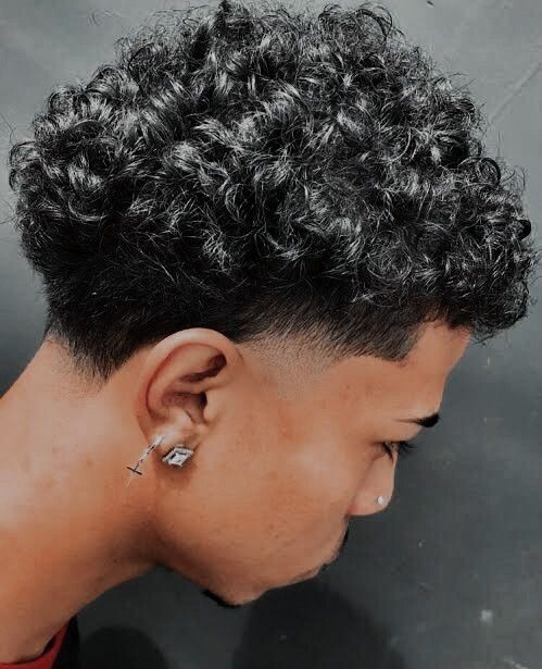 25 Coupes pour hommes aux cheveux bouclés pour un style exceptionnel 10