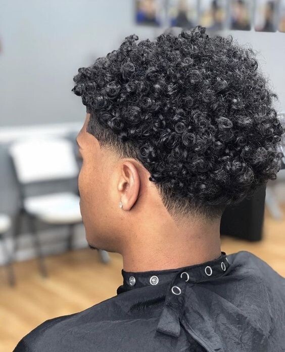 25 Coupes pour hommes aux cheveux bouclés pour un style exceptionnel 11