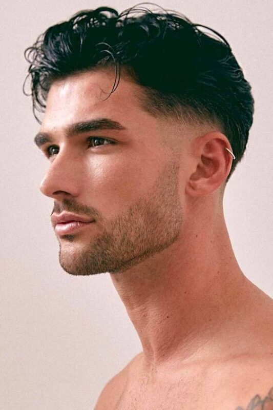 17 coupes de cheveux mi-longs pour hommes à adopter en 2024 3