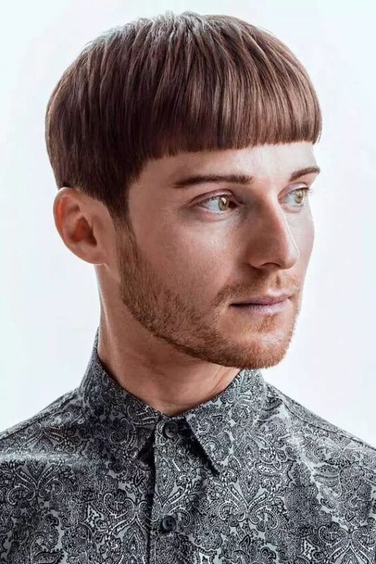 17 coupes de cheveux mi-longs pour hommes à adopter en 2024 15