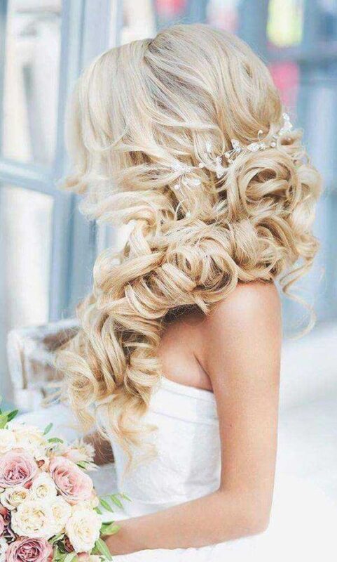 25 Coiffures de mariage glamours pour cheveux longs lachés 21