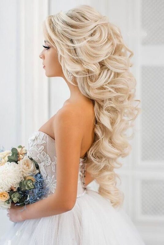 25 Coiffures de mariage glamours pour cheveux longs lachés 2