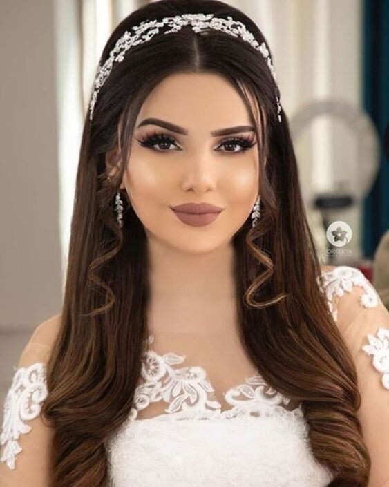 25 Coiffures de mariage glamours pour cheveux longs lachés 6