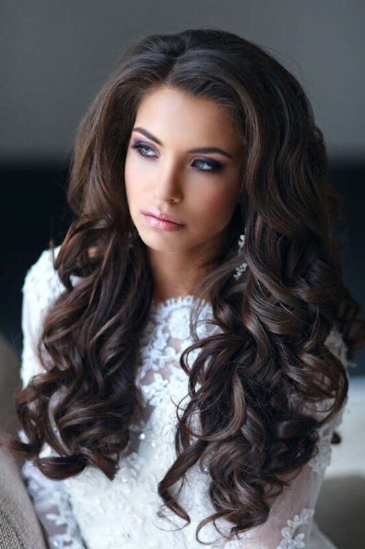 25 Coiffures de mariage glamours pour cheveux longs lachés 7