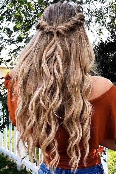 25 Coiffures de mariage glamours pour cheveux longs lachés 18