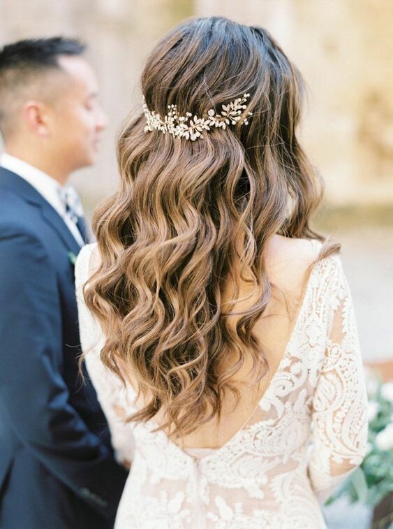 25 Coiffures de mariage glamours pour cheveux longs lachés 16