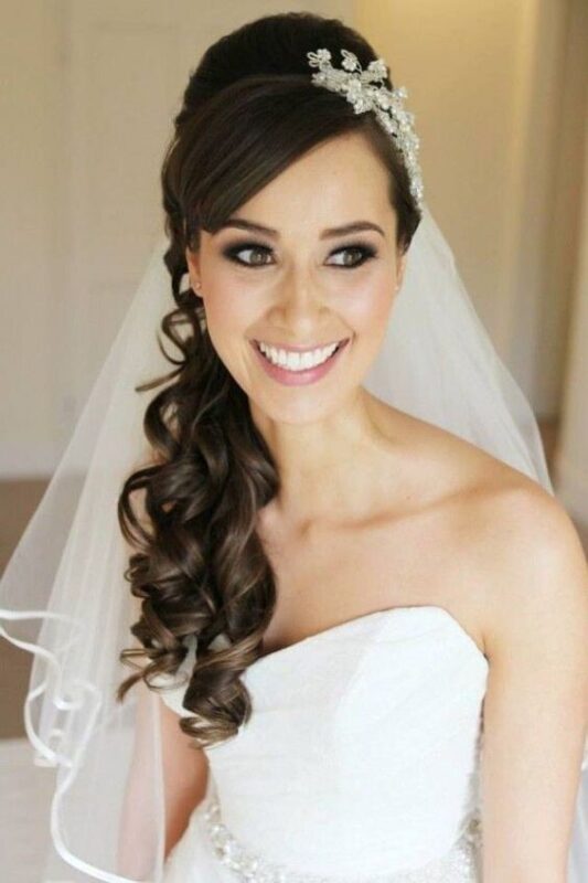 25 Coiffures de mariage glamours pour cheveux longs lachés 11