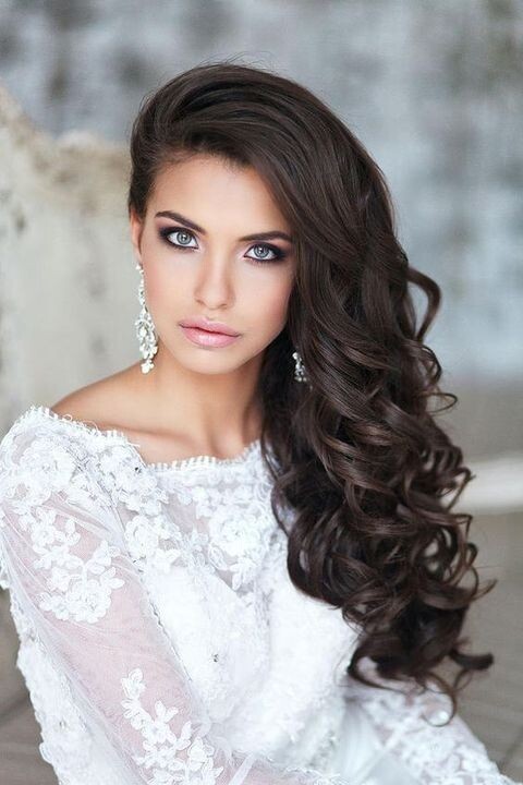 25 Coiffures de mariage glamours pour cheveux longs lachés 1