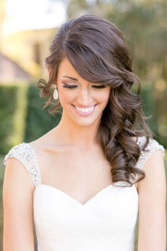 25 Coiffures de mariage glamours pour cheveux longs lachés 15